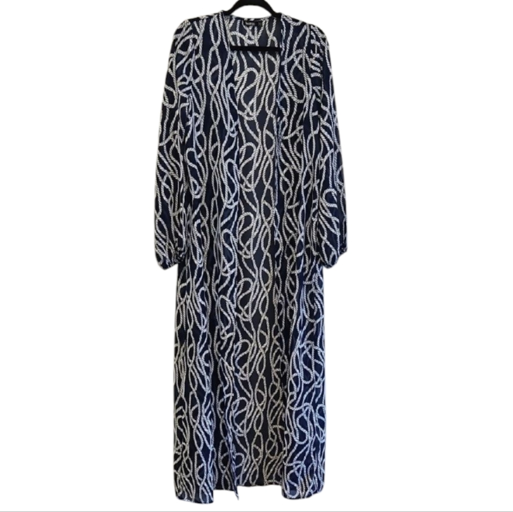 Boohoo Navy and White Patterned Sheer Cover up/robe. Size US 8
